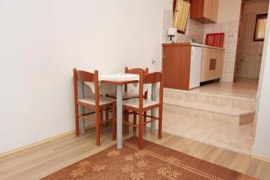 Kuchyň nebo kuchyňský kout v ubytování Apartments by the sea Bibinje, Zadar - 5866