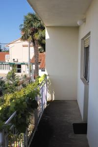 Balkón nebo terasa v ubytování Apartments by the sea Sukosan, Zadar - 5802
