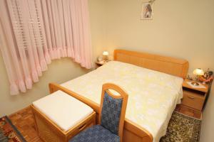 Postel nebo postele na pokoji v ubytování Apartments by the sea Biograd na Moru, Biograd - 5744