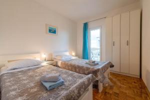 Posteľ alebo postele v izbe v ubytovaní Family friendly seaside apartments Kozino, Zadar - 5749