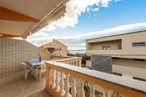 Balkón alebo terasa v ubytovaní Family friendly seaside apartments Kozino, Zadar - 5749