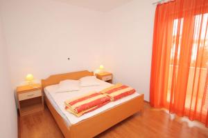 Postel nebo postele na pokoji v ubytování Apartments by the sea Vrsi - Mulo, Zadar - 5860