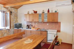 Kuchyňa alebo kuchynka v ubytovaní Apartments with parking spaces Privlaka, Zadar - 5849 + 18 fotografií