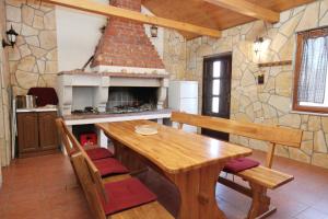 Kuchyňa alebo kuchynka v ubytovaní Apartments with parking spaces Privlaka, Zadar - 5849