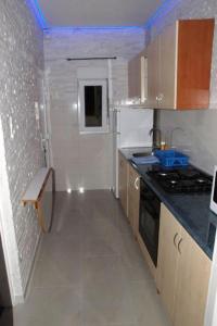 Kuchyňa alebo kuchynka v ubytovaní Apartments and rooms by the sea Nin, Zadar - 5858