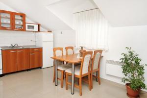 Kuhinja ili čajna kuhinja u objektu Apartments with a parking space Zadar - 5816