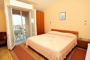 Posteľ alebo postele v izbe v ubytovaní Apartments with a parking space Zadar - Diklo, Zadar - 5880