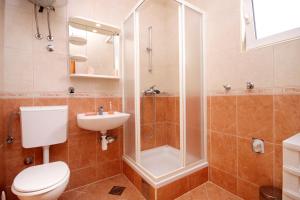 Ένα μπάνιο στο Apartments by the sea Brna, Korcula - 4478 +29 φωτογραφίες