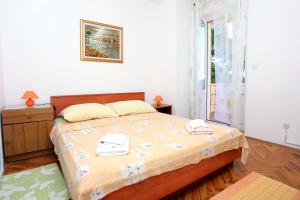 Postel nebo postele na pokoji v ubytování Apartments by the sea Trstenik, Peljesac - 4570