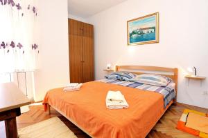 Postel nebo postele na pokoji v ubytování Apartments by the sea Trstenik, Peljesac - 4570