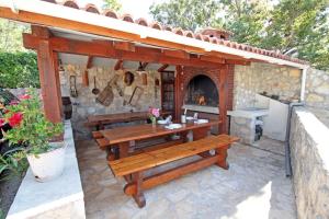 Patio nebo venkovní prostory v ubytování Apartment Vinjerac 5824c