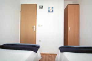 Postel nebo postele na pokoji v ubytování Apartment Vinjerac 5824c