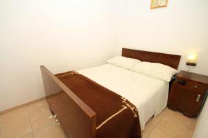Säng eller sängar i ett rum på Seaside secluded apartments Cove Bratinja Luka, Korcula - 4434