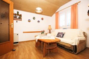 Postel nebo postele na pokoji v ubytování Apartment Lumbarda 4440f