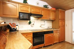 Kuchyň nebo kuchyňský kout v ubytování Apartment Lumbarda 4440f