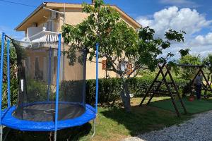 Herní místnost nebo prostor pro děti v ubytování Apartments with a parking space Privlaka, Zadar - 5746