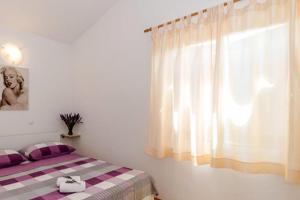 Postel nebo postele na pokoji v ubytování Apartments with a parking space Privlaka, Zadar - 5746