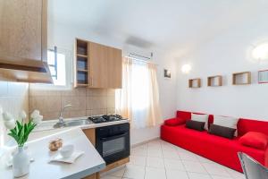 Kuchyň nebo kuchyňský kout v ubytování Apartments with a parking space Privlaka, Zadar - 5746