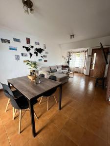 Gallery image of Casa con pileta cochera y quincho 1300m de la playa in Mar del Plata