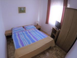 Postel nebo postele na pokoji v ubytování Apartments by the sea Biograd na Moru, Biograd - 4316