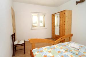 Postel nebo postele na pokoji v ubytování Apartment Lumbarda 4376a