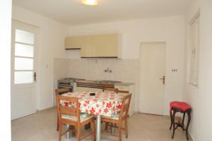 Kuchyň nebo kuchyňský kout v ubytování Apartments by the sea Brna, Korcula - 4415 + 24 fotografií