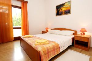 Posteľ alebo postele v izbe v ubytovaní Apartments with parking spaces Orebic, Peljesac - 4527