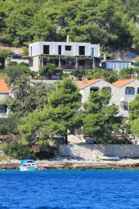 Zdjęcie z galerii obiektu Apartments by the sea Lumbarda, Korcula - 4402 w mieście Lumbarda