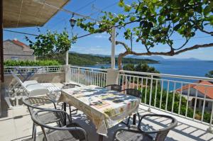 Zdjęcie z galerii obiektu Apartments by the sea Lumbarda, Korcula - 4402 w mieście Lumbarda