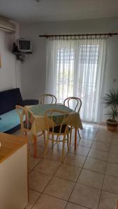 Zdjęcie z galerii obiektu Apartments by the sea Lumbarda, Korcula - 4402 w mieście Lumbarda