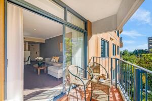 Un balcón o terraza en 'Double Paradise' Two Separate Waterfront Resort Apartments