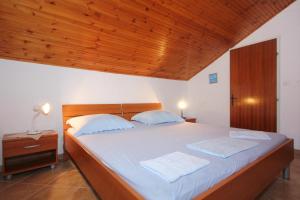 Postel nebo postele na pokoji v ubytování Apartments with parking spaces Orebic, Peljesac - 4532