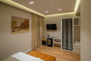 TV a/nebo společenská místnost v ubytování Vecchia Boutique Hotel
