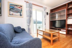 Televízia a/alebo spoločenská miestnosť v ubytovaní Apartments by the sea Korcula - 4367