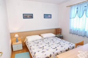 Posteľ alebo postele v izbe v ubytovaní Apartments by the sea Korcula - 4367