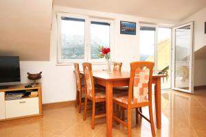 Kuchyňa alebo kuchynka v ubytovaní Apartments by the sea Korcula - 4367