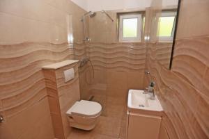 Koupelna v ubytování Apartments by the sea Lumbarda, Korcula - 4446