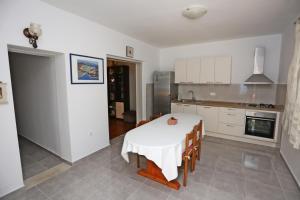 Kuchyň nebo kuchyňský kout v ubytování Apartments by the sea Lumbarda, Korcula - 4446