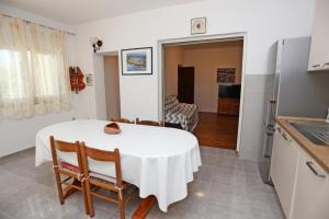 Kuchyň nebo kuchyňský kout v ubytování Apartments by the sea Lumbarda, Korcula - 4446