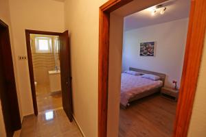 Postel nebo postele na pokoji v ubytování Apartments by the sea Lumbarda, Korcula - 4446