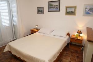 Postel nebo postele na pokoji v ubytování Apartments by the sea Lumbarda, Korcula - 4446