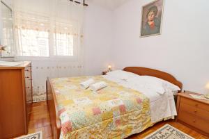 Postel nebo postele na pokoji v ubytování Apartments by the sea Brna, Korcula - 4463