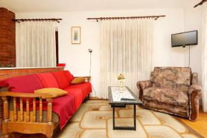 Ruang duduk di Apartments and rooms by the sea Racisce, Korcula - 4341