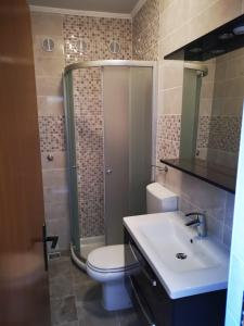 Kúpeľňa v ubytovaní Apartments with a parking space Zavalatica, Korcula - 4453