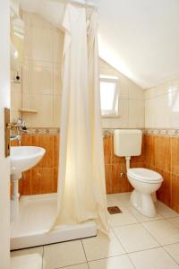 Et badeværelse på Apartments by the sea Lumbarda, Korcula - 4378