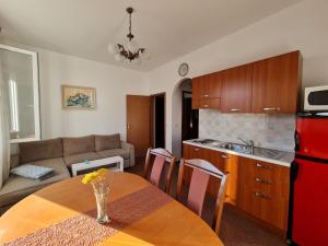 Kuchyň nebo kuchyňský kout v ubytování Apartments with parking spaces Orebic, Peljesac - 4500