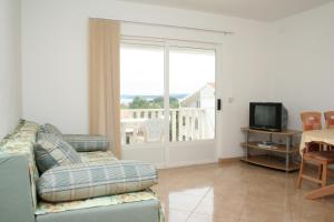 TV a/nebo společenská místnost v ubytování Apartments and rooms by the sea Orebic, Peljesac - 4553