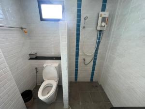 Ein Badezimmer in der Unterkunft THE HUB SURATTHANl