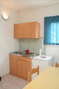 Kuchyňa alebo kuchynka v ubytovaní Apartments with a parking space Orebic, Peljesac - 4522 + 17 fotografií