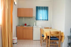 Kuchyňa alebo kuchynka v ubytovaní Apartments with a parking space Orebic, Peljesac - 4522
